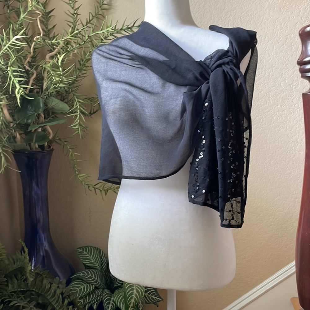 Formal gown and scarf wrap - Picture 7 of 7